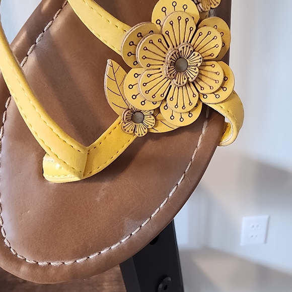 Sandal - Picture 4 of 7